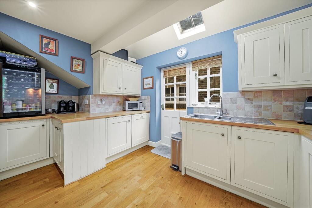 House in Harrow - View 5