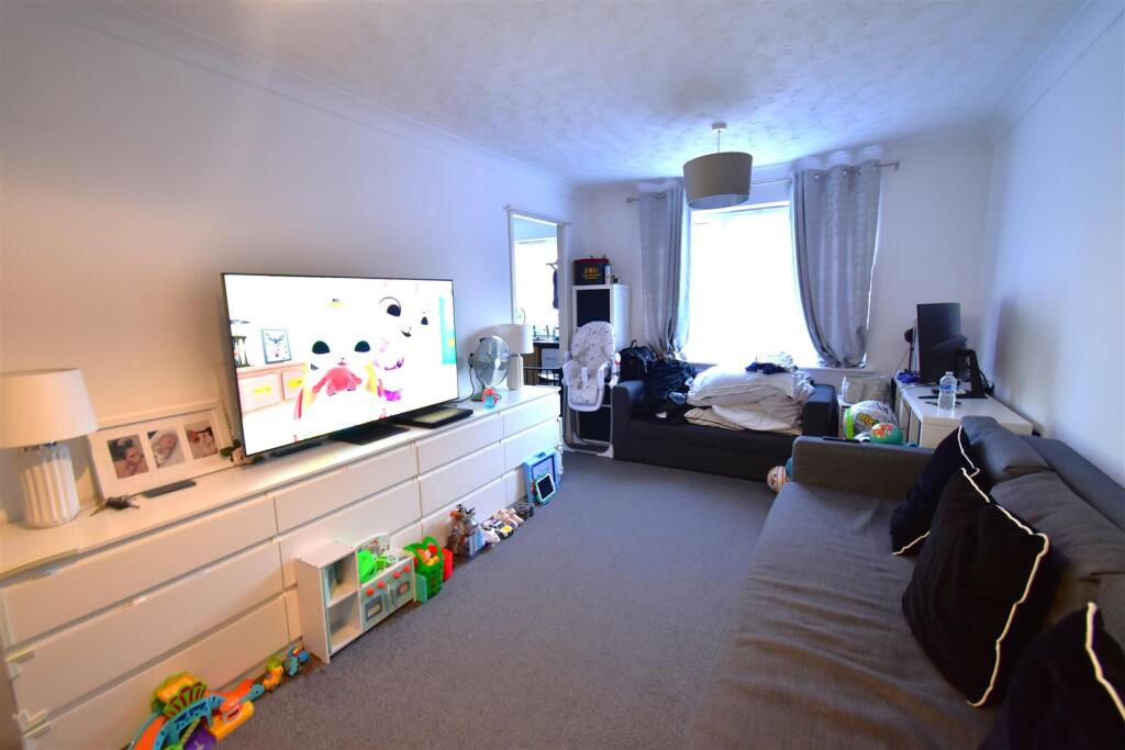 Apartment in Slough - View 4