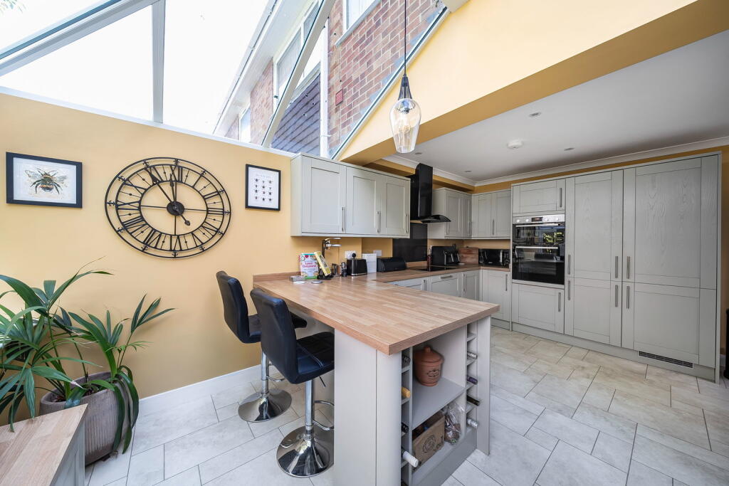 House in Basingstoke and Deane, Oakley - View 4