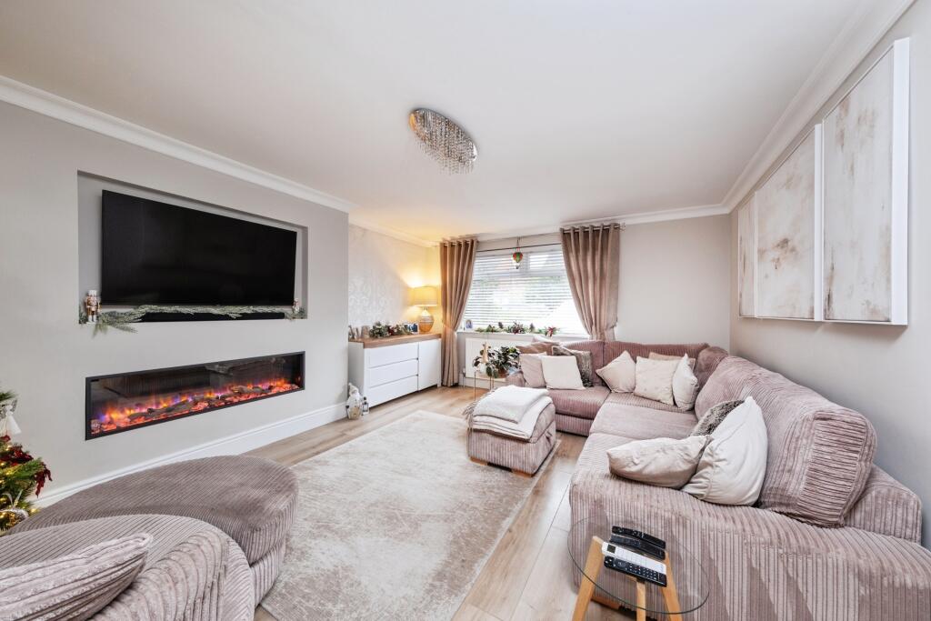 York Close, Barton-le-Clay, Bedford, MK45 photo 2