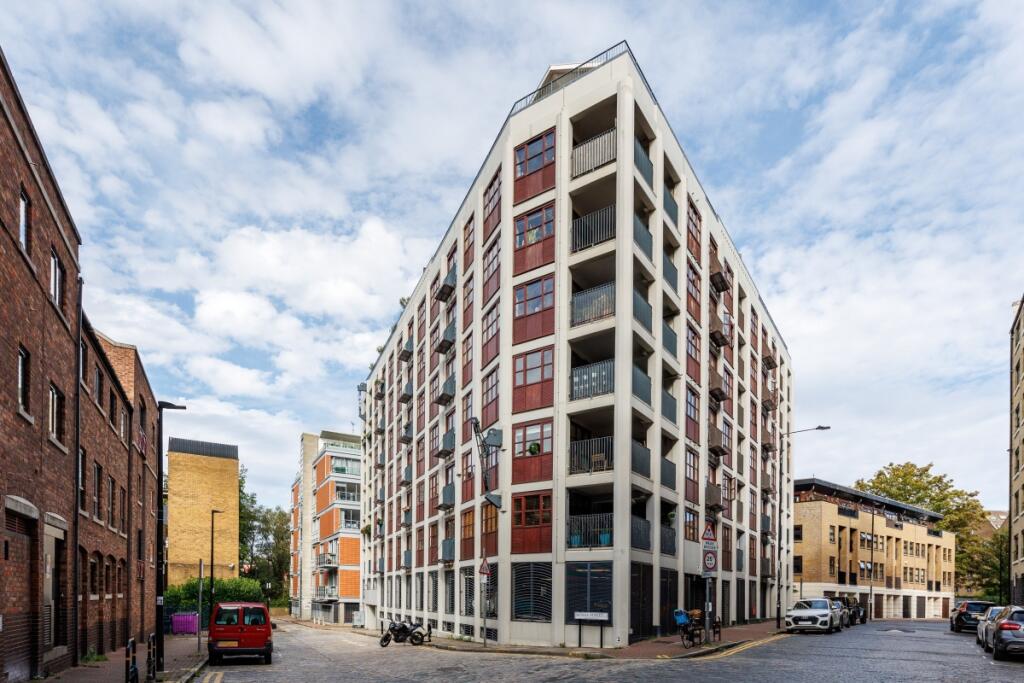 Main image of property: Capstan Court, Wapping Wall, London, E1W