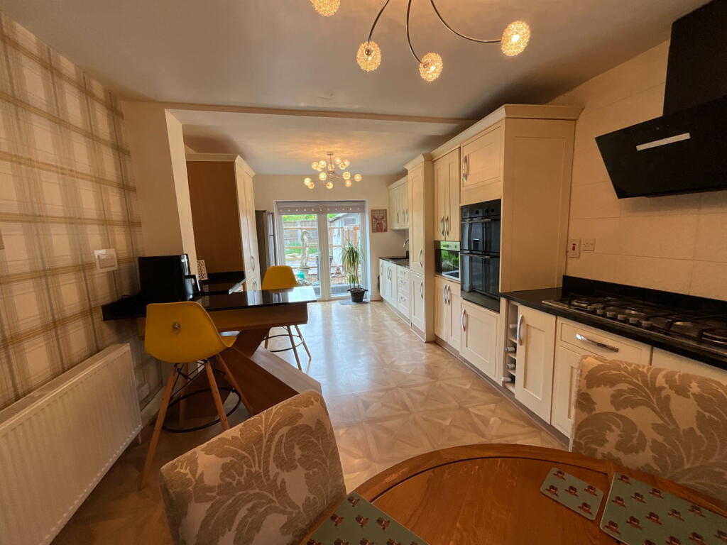 ROMSLEY, Winston Drive photo 4