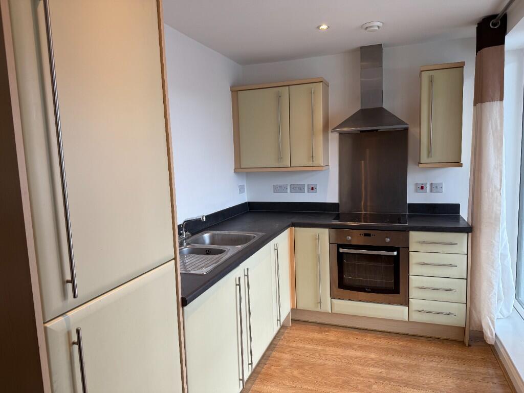 Grays Place, Slough, Berkshire, SL2 photo 3