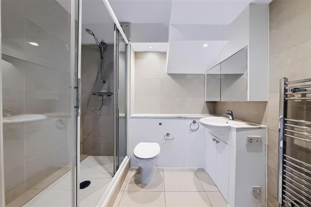 House in London - View 5