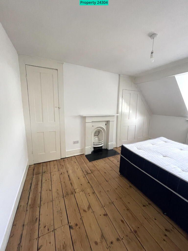 5 bedroom semi-detached house for rent