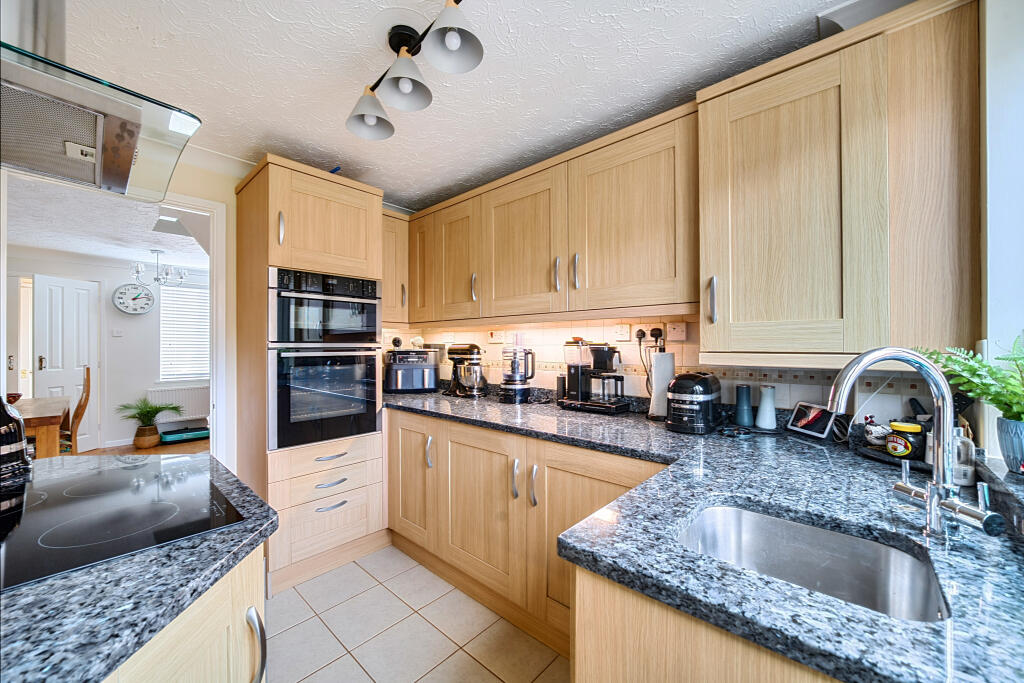 Chicory Close, Pembroke Park, Swindon, SN2 2QA photo 2