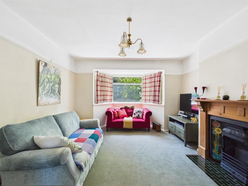 House in Coulsdon, Purley - View 2