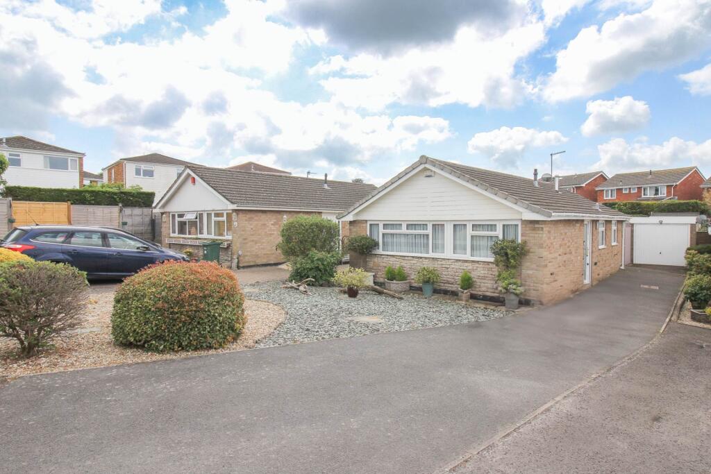 2-bed house on Bleadon Hill**Beautifully Presented Inside & Out**, £300,000