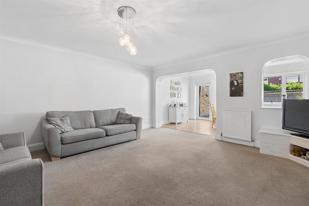 House in Sevenoaks, Millfield, Ash-cum-Ridley - More