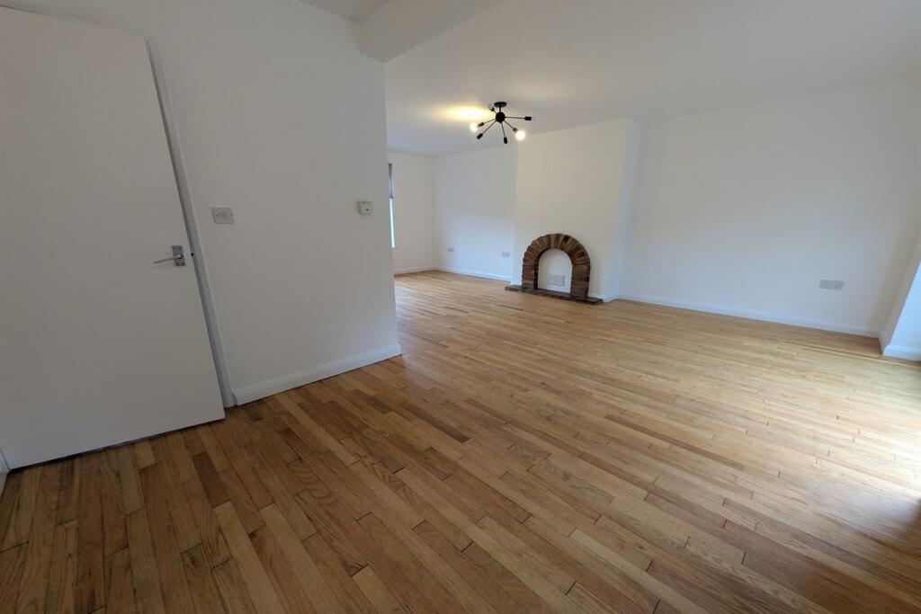 House in Nottingham - View 4