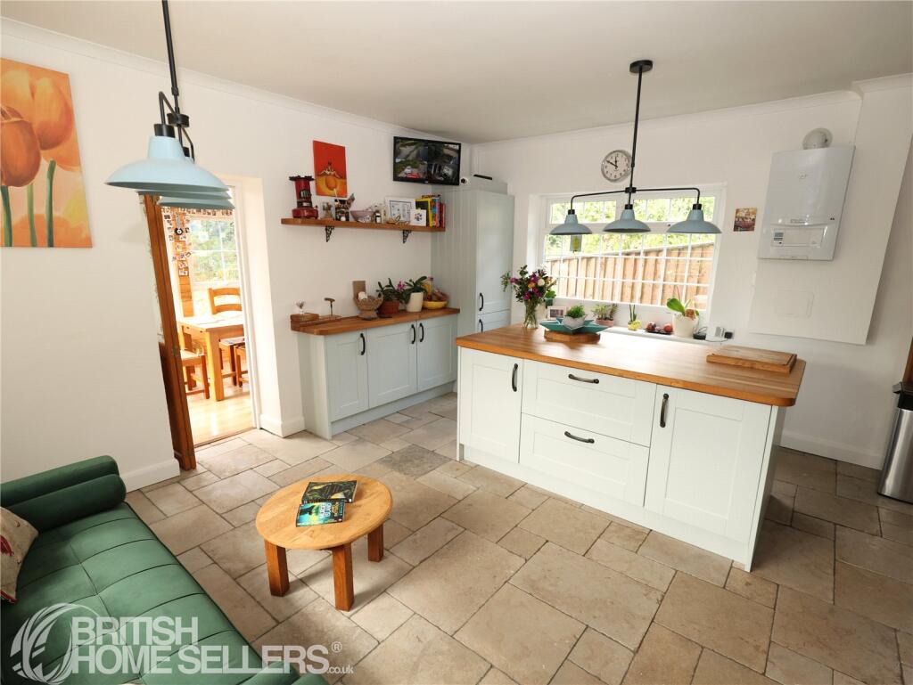 House in Newport - View 5