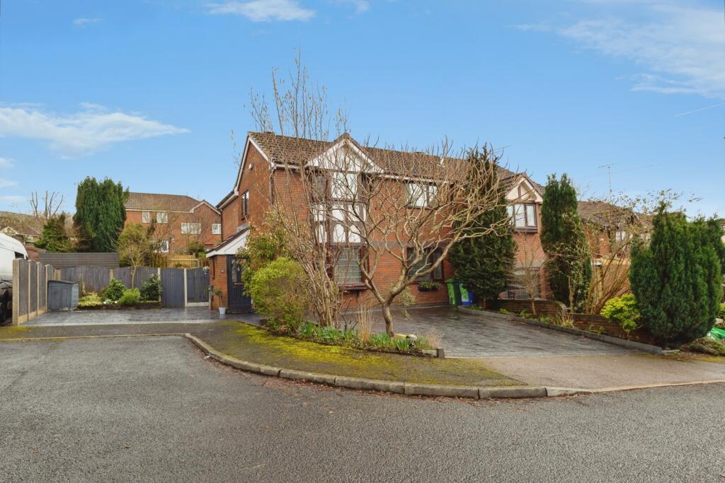 Breckland Close, Stalybridge, Greater Manchester, SK15 photo 3