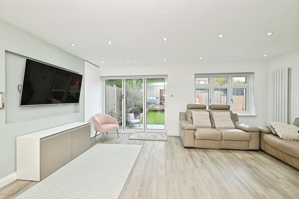Hammondstreet Road, Cheshunt, Waltham Cross, EN7 photo 2