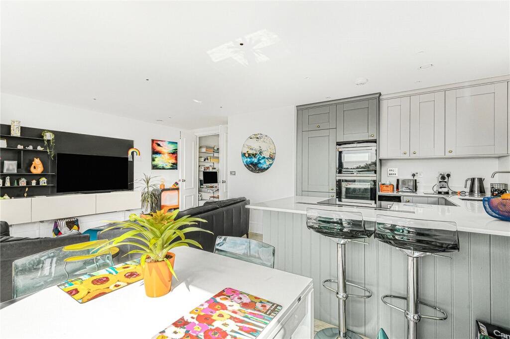 Apartment in Enfield - More