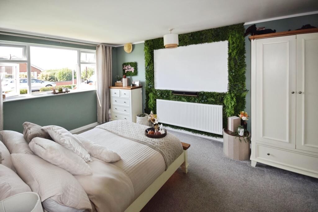 House in East Lindsey, Skegness - More