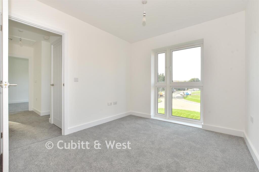 3-bed semi-detached on Oak Grove, Newport, Isle of Wight, £140,000