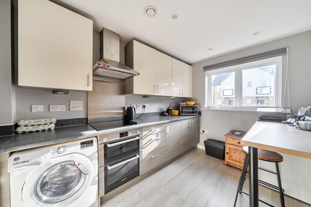 House in Epsom, Parkviews, West Ewell - View 2