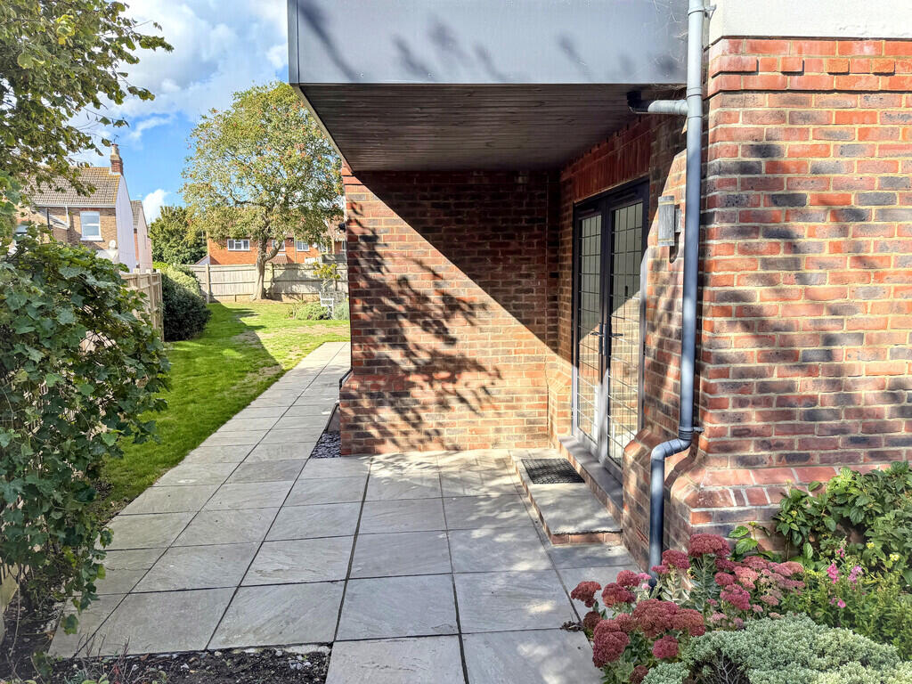 Apartment in Arun, Rustington - View 4