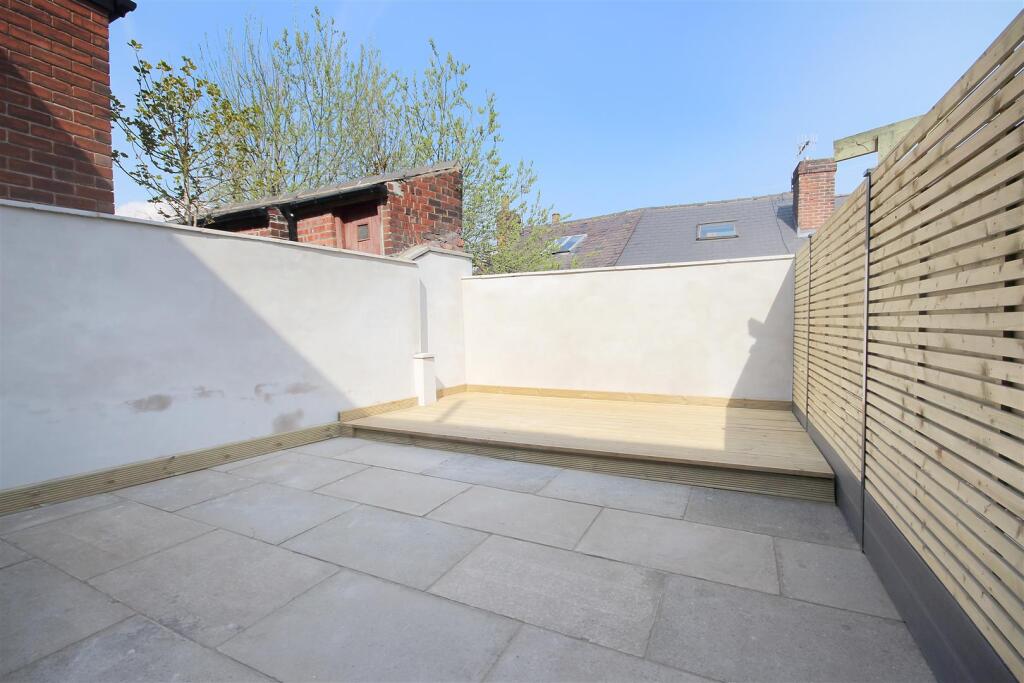 House in Sheffield, South Yorkshire - More