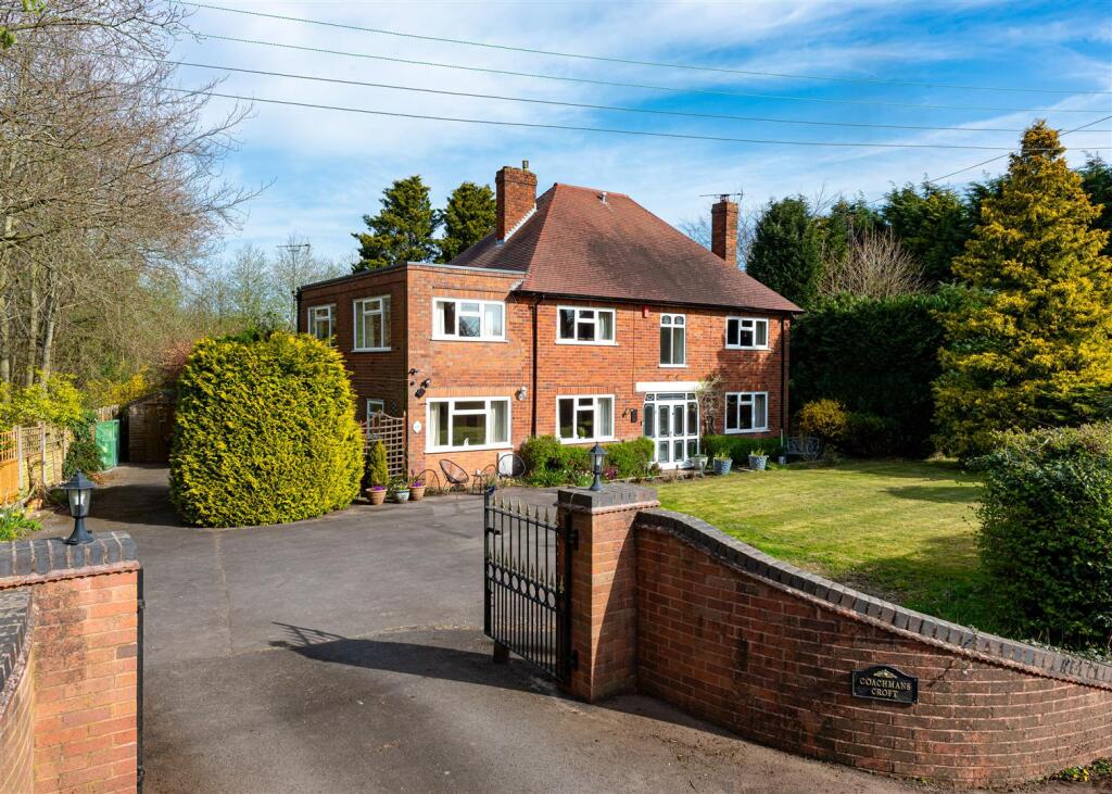 5-bed detached on Coachmans Croft, Shop Lane, Oaken, Wolverhampton, WV8 2AX, £769,950