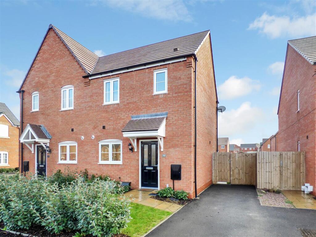2-bed semi-detached on Blenheim Road, Stratford-upon-Avon, £289,950