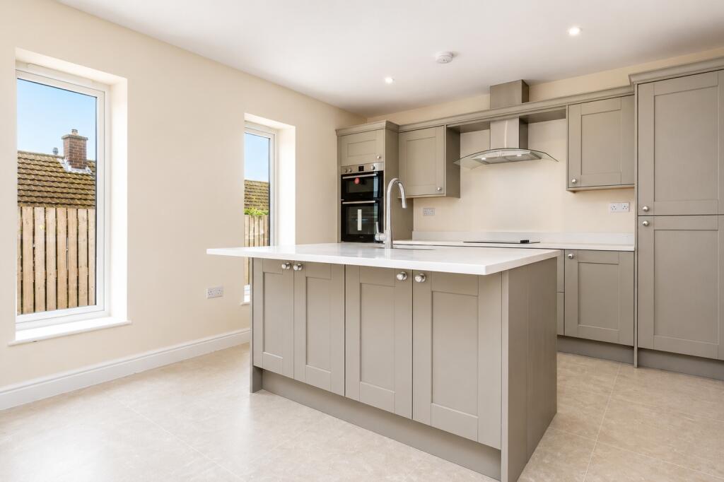 Halifax Road, Hightown, Liversedge, WF15 photo 2