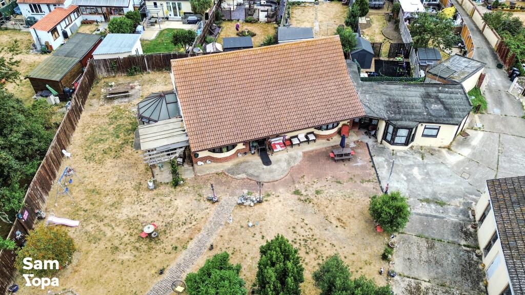 5 bedroom detached house for sale in Coppins Road, Clacton-on-sea
