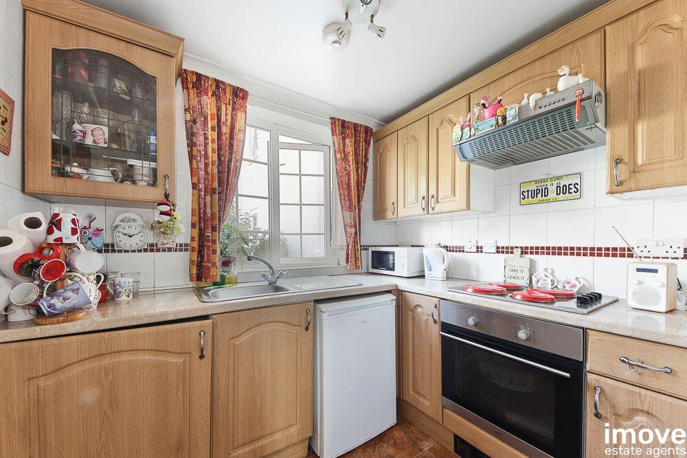 Apartment in Torquay, Torbay - View 4