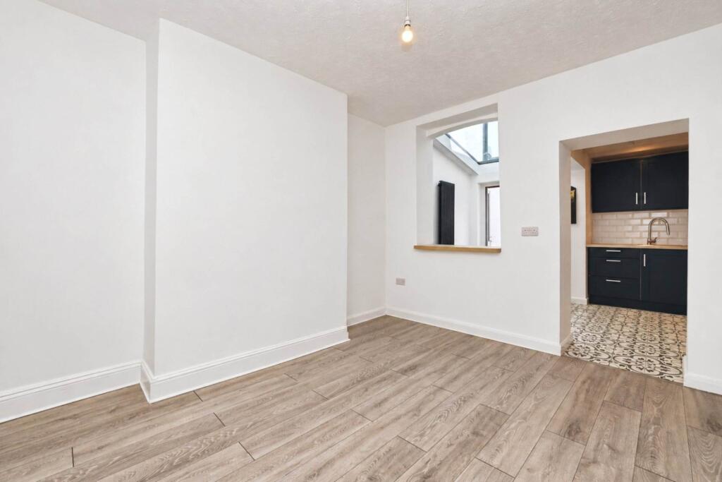 House in Exeter - View 5