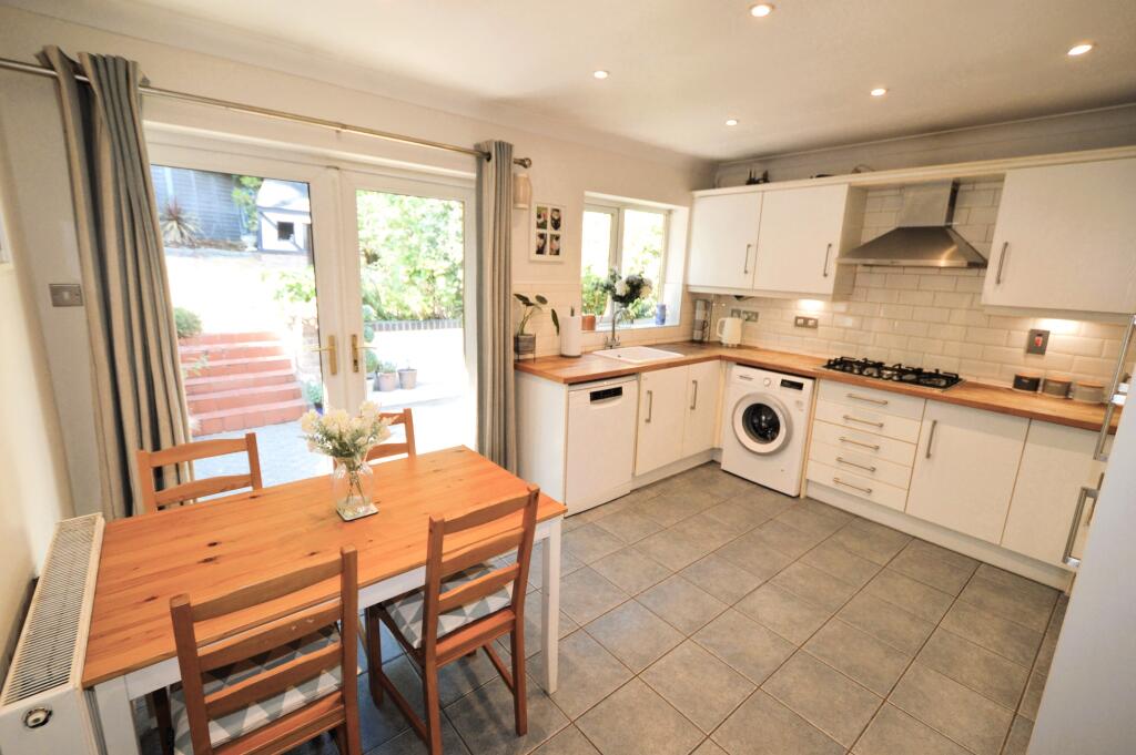 House in Bagshot, Bagshot Green, Windlesham - View 4