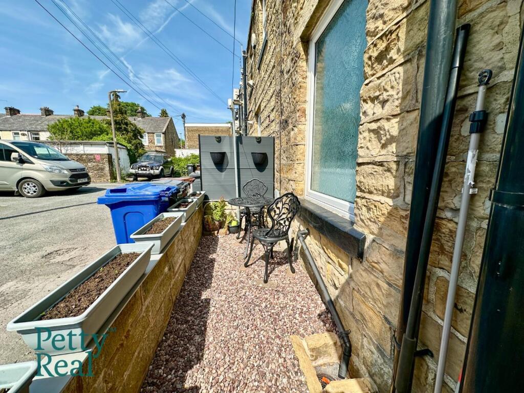 House in Pendle, Barrowford - More