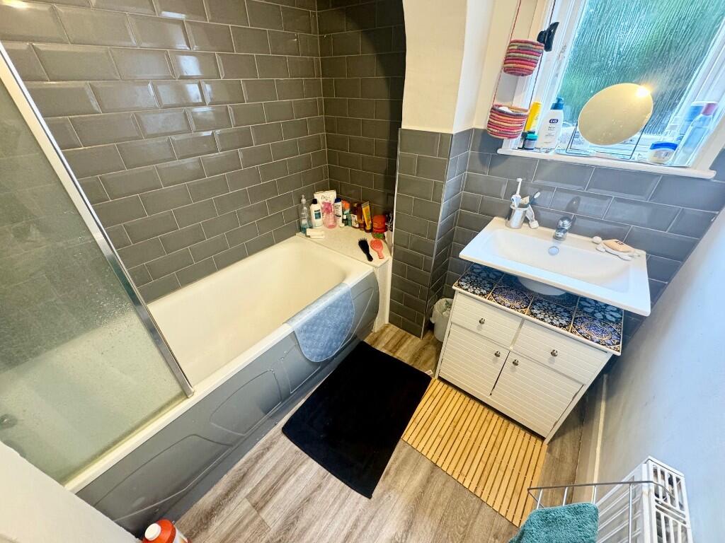 Apartment in Christchurch, Pokesdown, Bournemouth - More