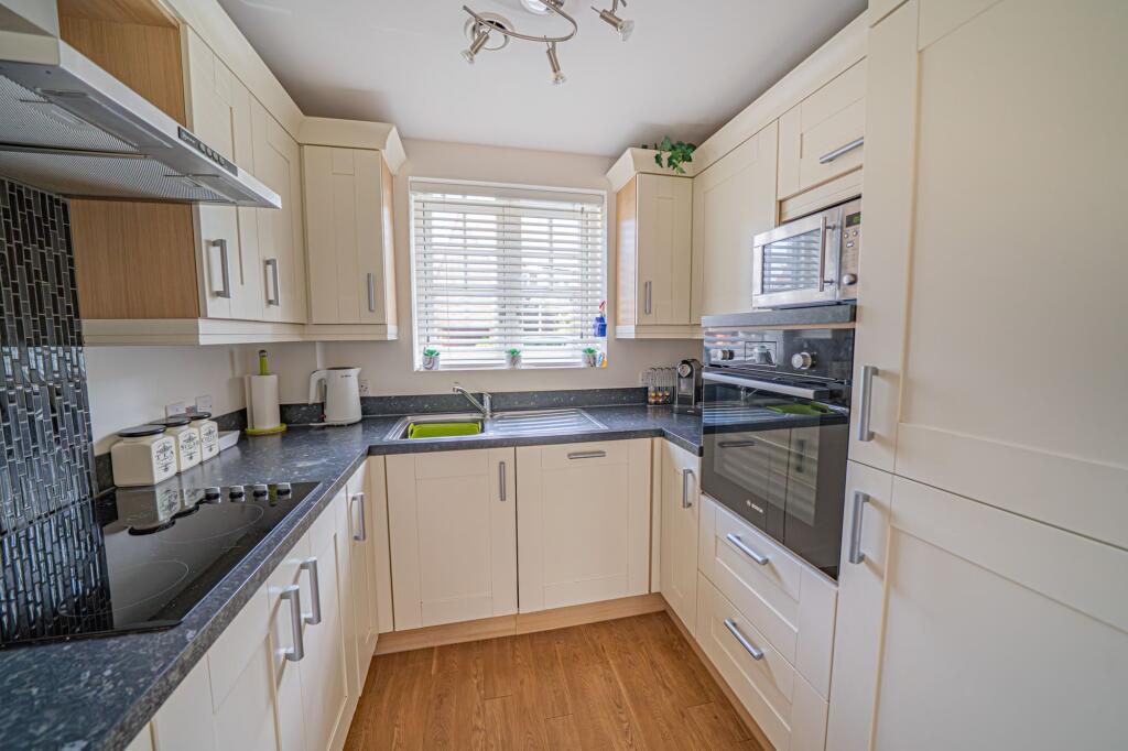 High Street, Knowle, B93 photo 5