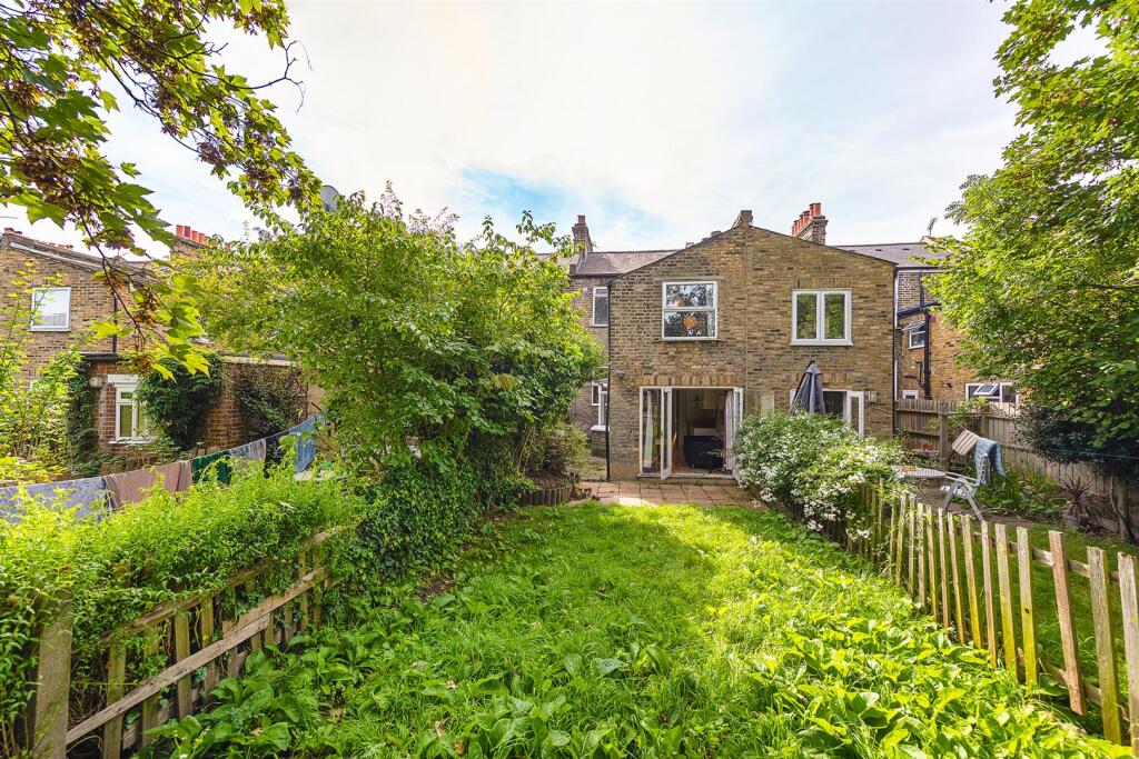 5 bedroom terraced house for rent