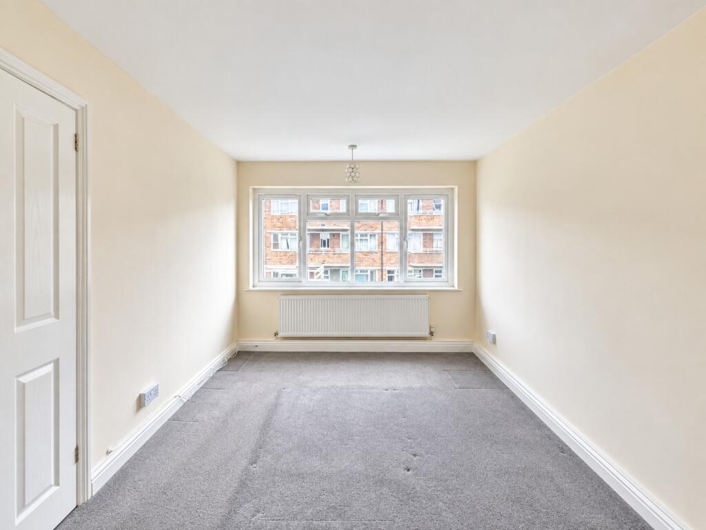 Apartment in Southampton - View 3