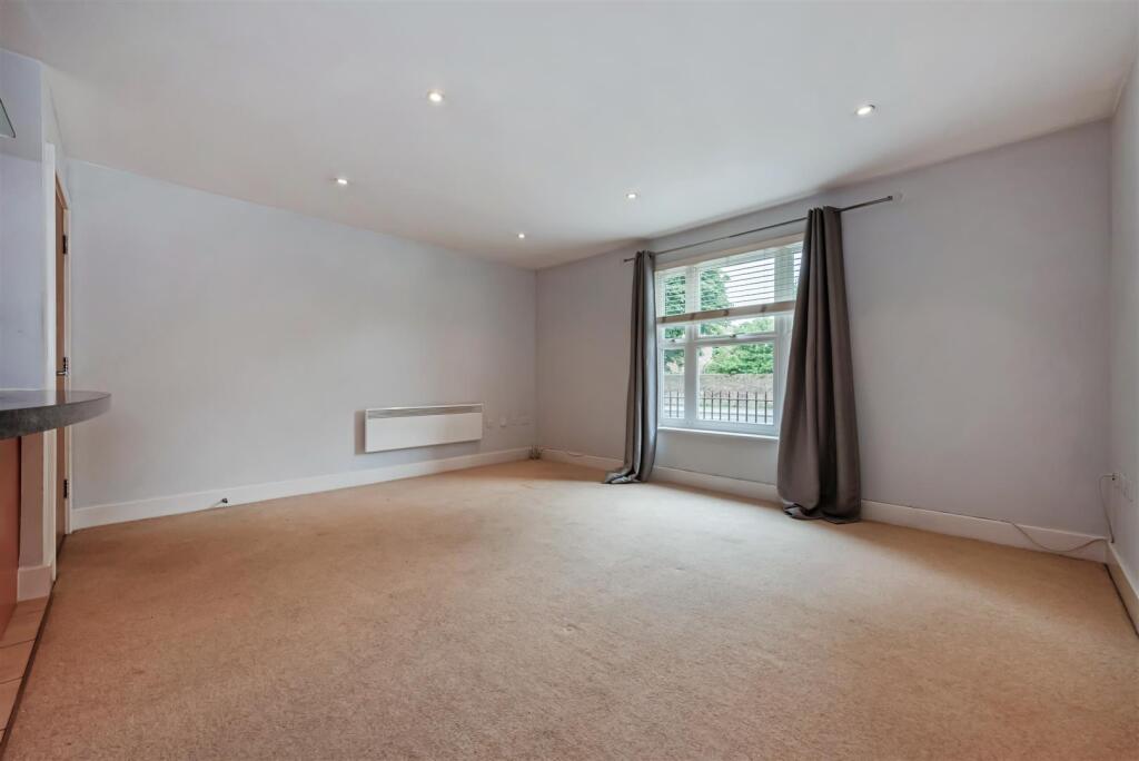 Apartment in Chichester - View 4