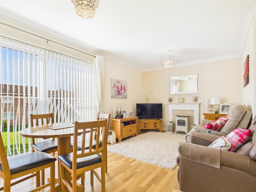 Apartment in Highcliffe-on-Sea, Highcliffe and Walkford - View 2