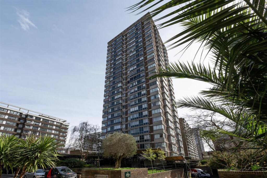 2-bed flat on QUADRANGLE TOWER, CAMBRIDGE SQUARE, London, W2, £595,000