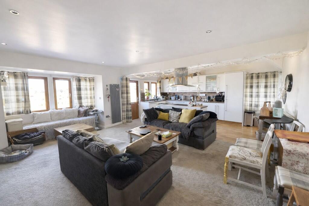 Back Heights Road, Thornton, Bradford - View 5