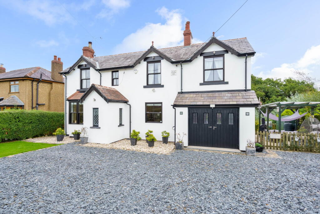 Main image of property: Long Lane, Charlesworth, Glossop, SK13 5ET