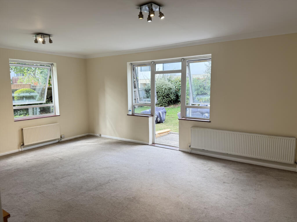 Main image of property: Flat 3 Graham Lodge, Graham Road, LONDON, NW4 3DG