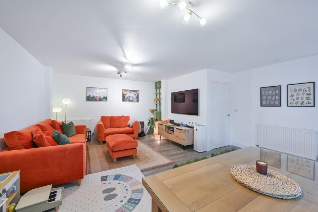 Apartment in Epsom and Ewell, Epsom - More