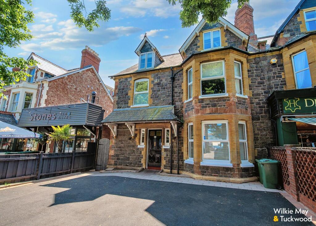 6-bed terraced on The Avenue, Minehead, £675,000