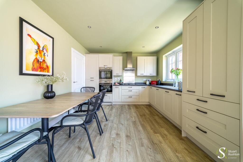 House in Knutsford, Cheshire East - More