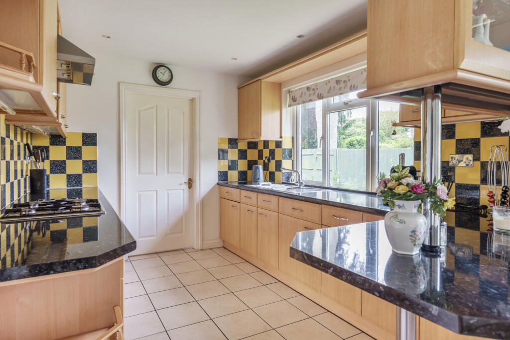 Groveside, Great Bookham, KT23 photo 3