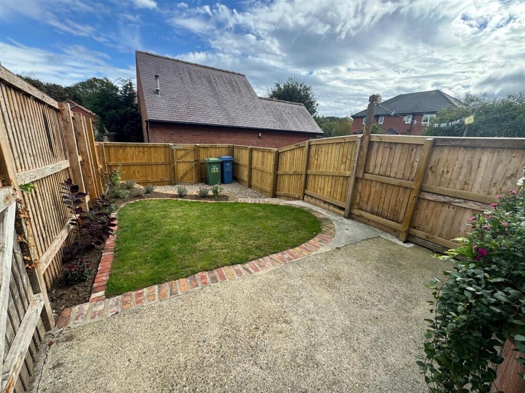 House in Scarborough, South Cliff - View 5