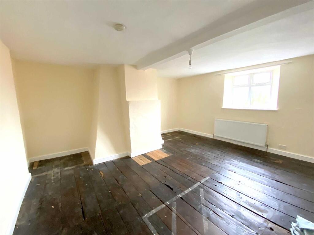 House in Stoke-on-Trent - More