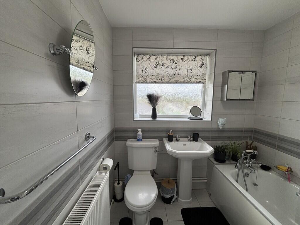 House in Newport - View 4