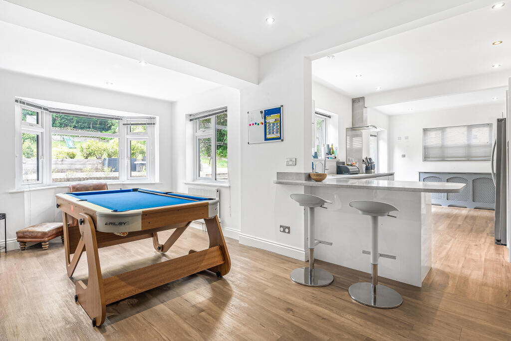 New Road, Digswell Welwyn, Hertfordshire, AL6 - More