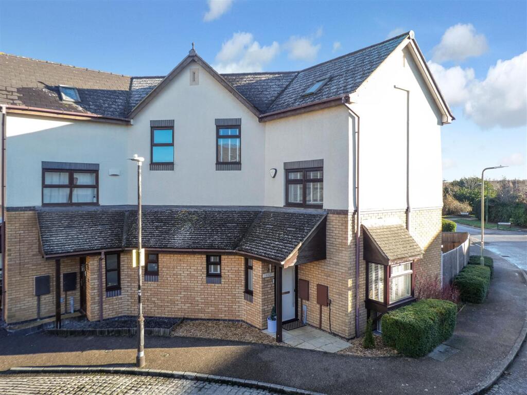 4-bed semi-detached on Picton Street, Kingsmead, Milton Keynes, £425,000